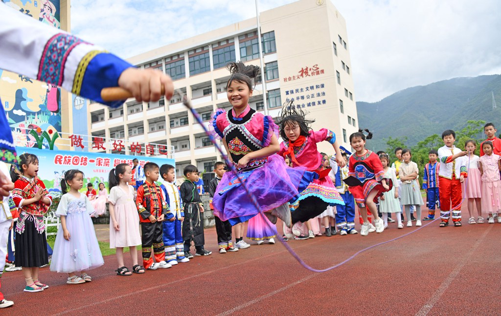 浙江仙居少数民族学生趣味运动迎六一67