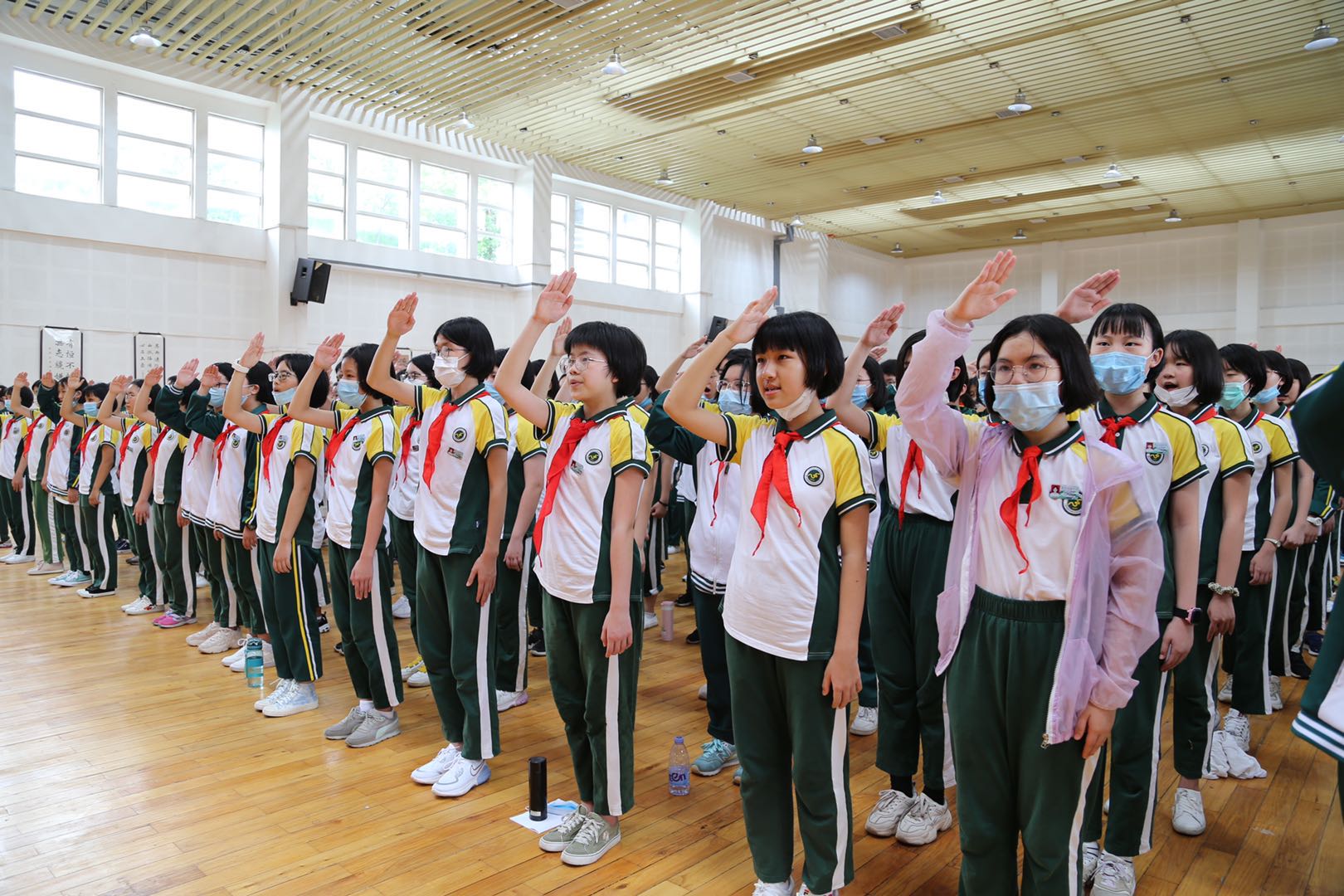 福建省泉州实验中学举行少先队退队仪式