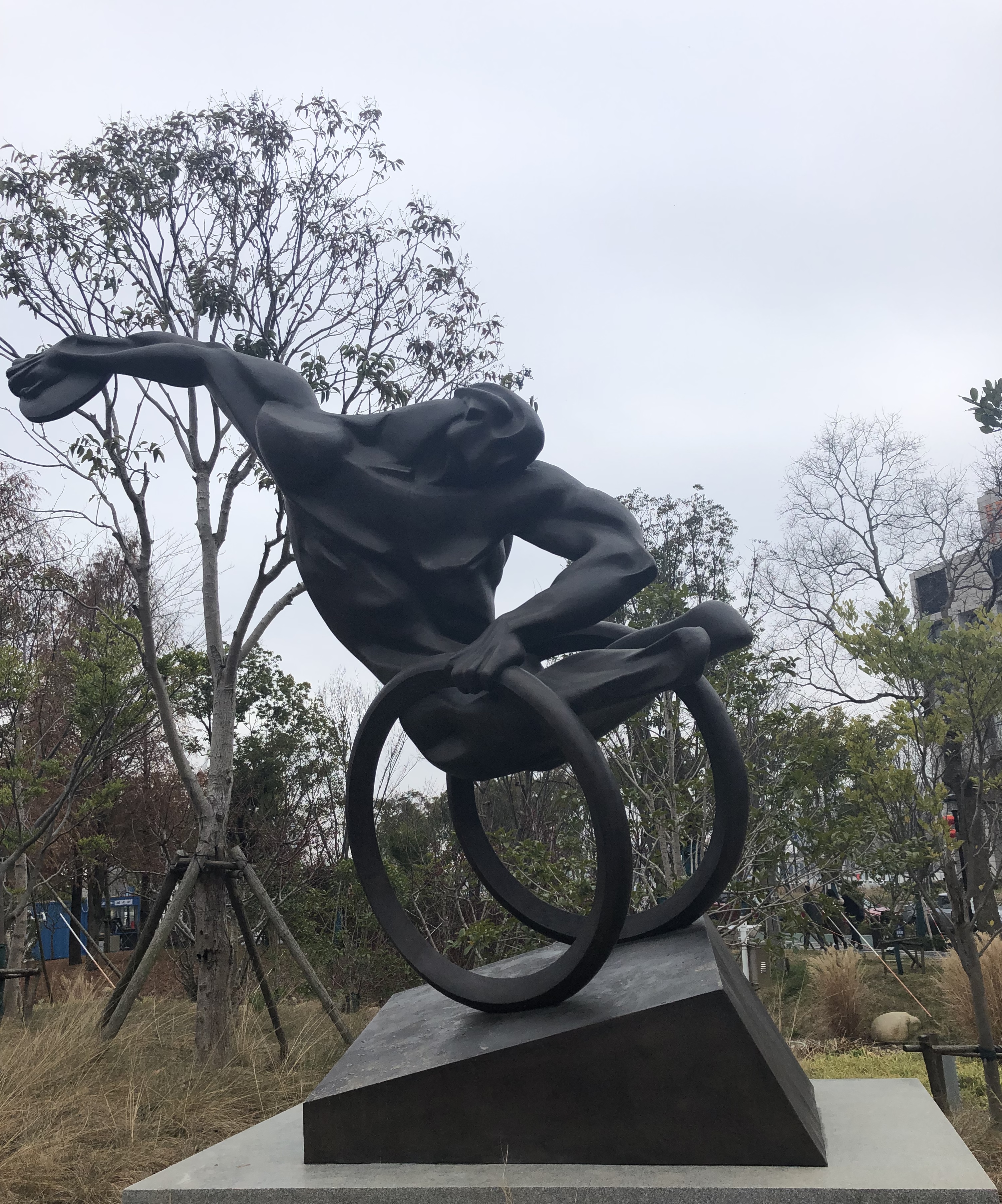 《滴水湖中国名家主题雕塑园》雕塑作品摄影(图30) 《滴水湖中国名家主题雕塑园》雕塑作品摄影(图30)