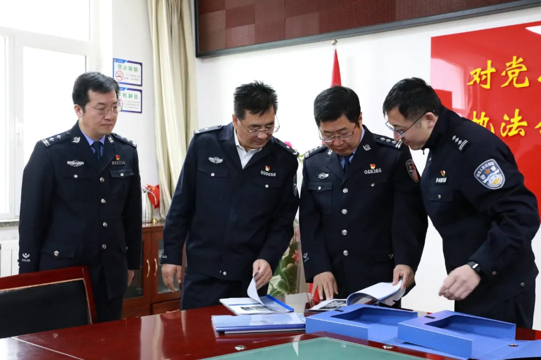 陕西省公安厅政治部宣传处处长刘志昌深入榆林检查指导队伍教育整顿和五一典型宣传工作