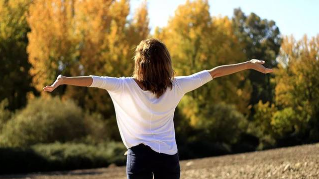 春季养生多晒太阳活动筋骨
