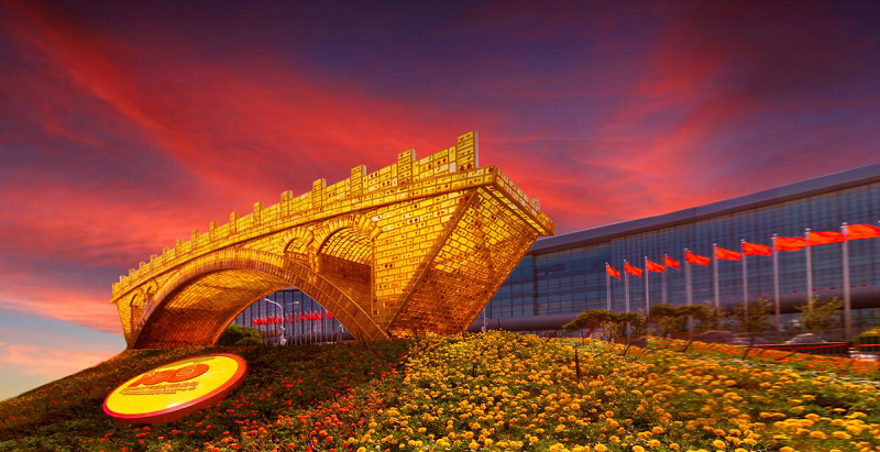 "丝路金桥"放异彩 百年华诞谱新章