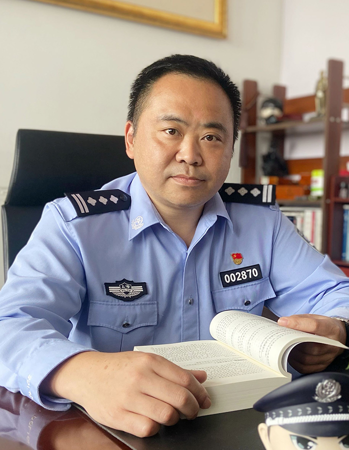王剑宇:奋战在重案侦查战线上的“火车头” - 新华网客户端